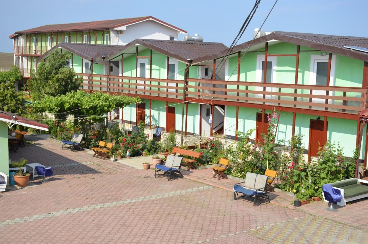 Отель Casa Bucuria Костинешти Экстерьер фото